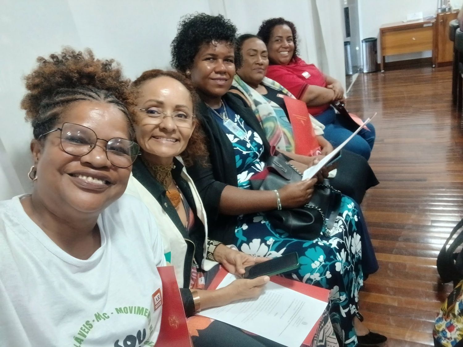 Lideranças catadoras reunidas em audiência pública